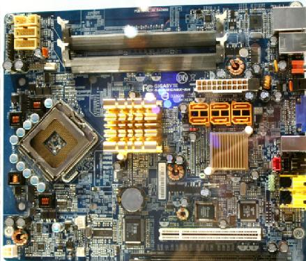 Carte mre Pico BTX Gigabyte