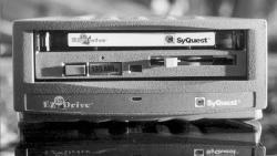 SyQuest EZ 135