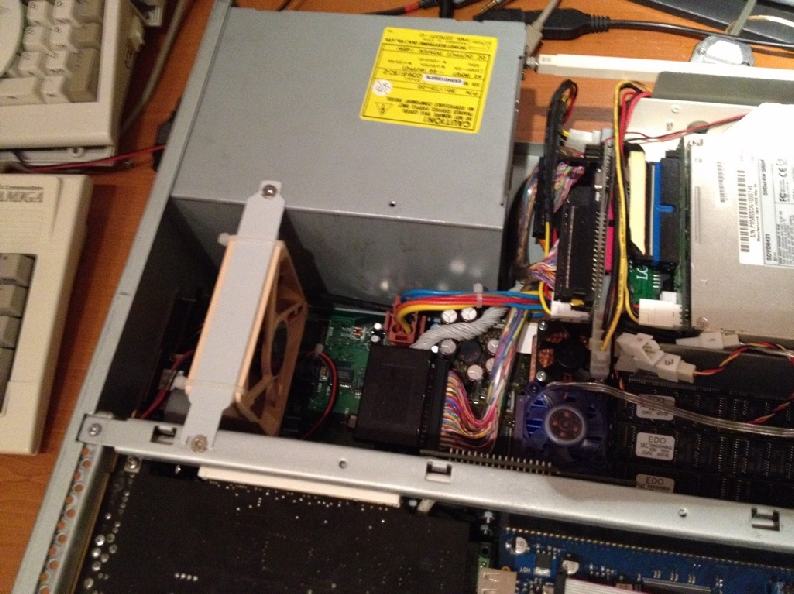 Monter le commutateur AGA/RTG d'Andr Pfeiffer dans un Amiga 4000