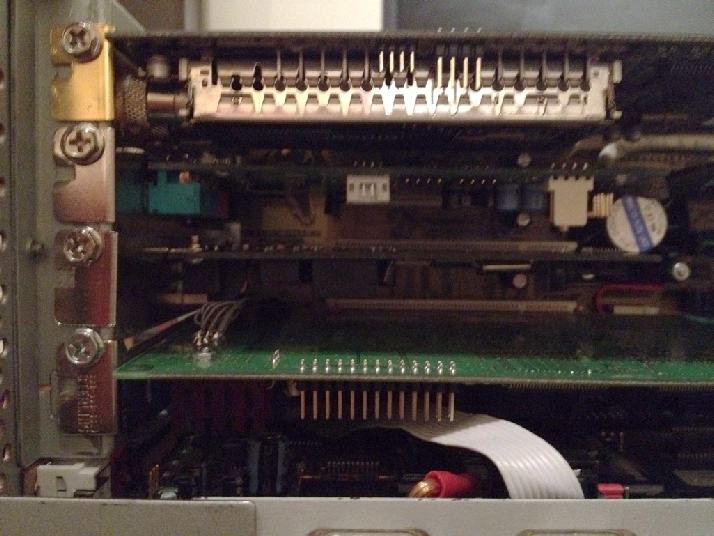 Monter le commutateur AGA/RTG d'Andr Pfeiffer dans un Amiga 4000